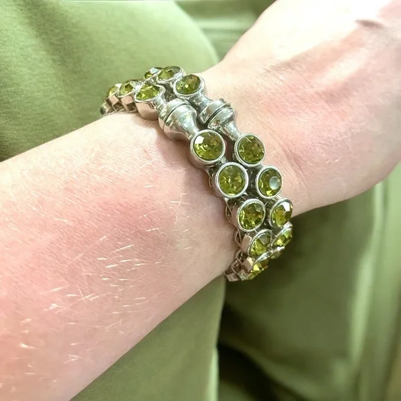 Set of 2 green peridot gemstone bracelets with magnetic clasp - Picture 1 of 7